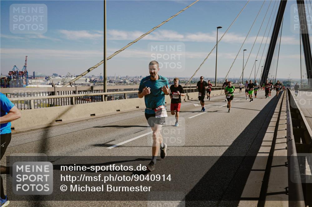 03.10.2025 - Köhlbrandbrückenlauf Michael Burmester http://msf.ph/oto/9040914 03.10.2025 12:22:06 Position 1  meine-sportfotos.de