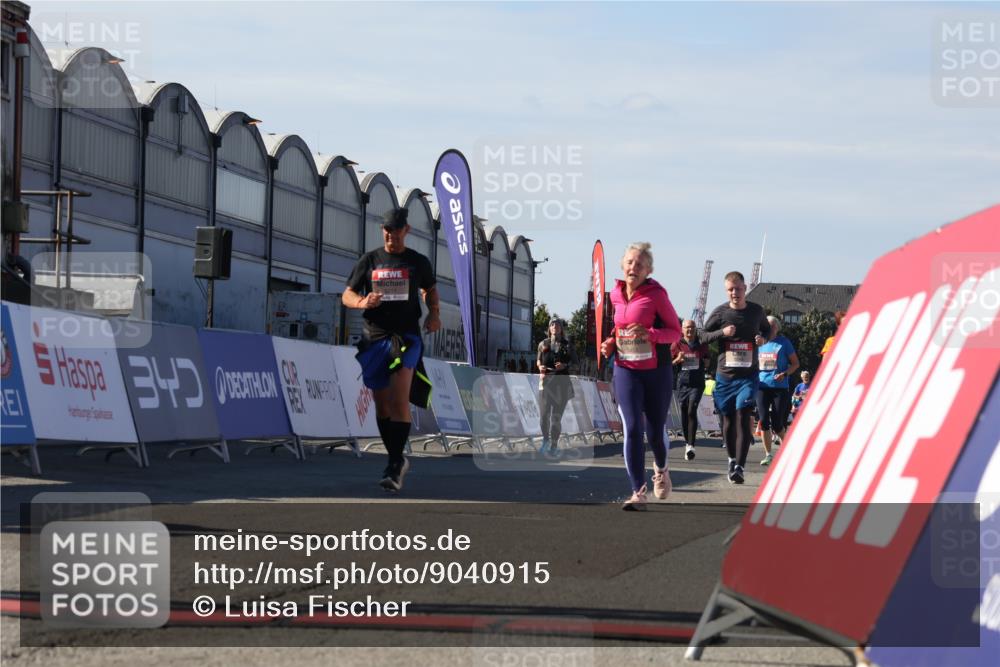 03.10.2025 - Köhlbrandbrückenlauf Luisa Fischer http://msf.ph/oto/9040915 03.10.2025 13:33:21 Ziel 4755, 4775, 5211, 5413, 5783, 6276 meine-sportfotos.de