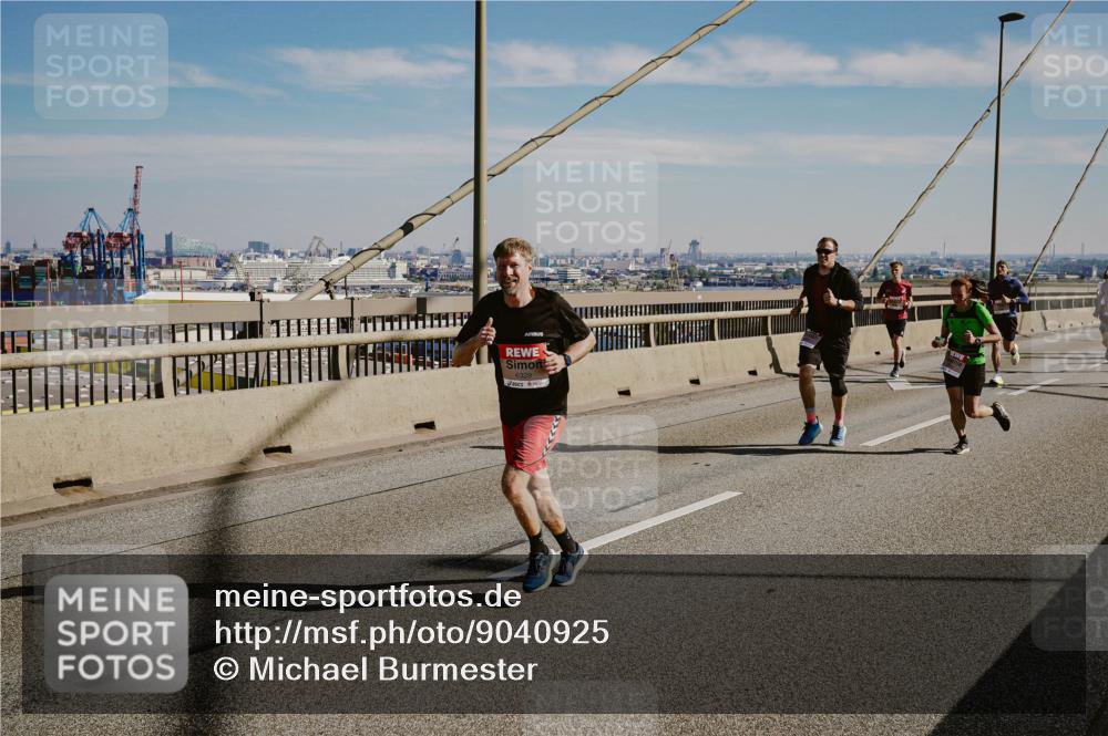 03.10.2025 - Köhlbrandbrückenlauf Michael Burmester http://msf.ph/oto/9040925 03.10.2025 12:22:07 Position 1 6329 meine-sportfotos.de