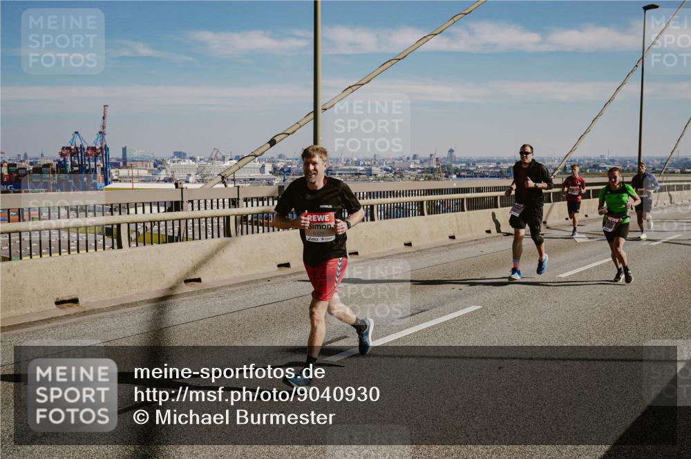 03.10.2025 - Köhlbrandbrückenlauf Michael Burmester http://msf.ph/oto/9040930 03.10.2025 12:22:07 Position 1 6329 meine-sportfotos.de