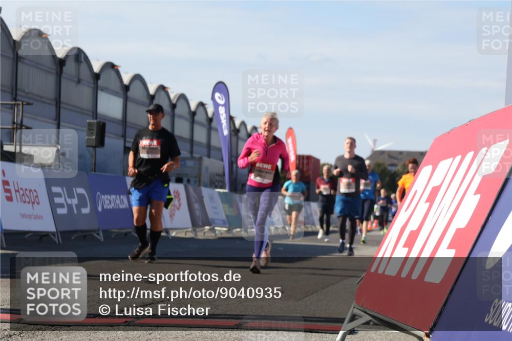 03.10.2025 - Köhlbrandbrückenlauf Luisa Fischer http://msf.ph/oto/9040935 03.10.2025 13:33:22 Ziel 4755, 4775, 5211, 5413, 5549, 5783, 6276 meine-sportfotos.de