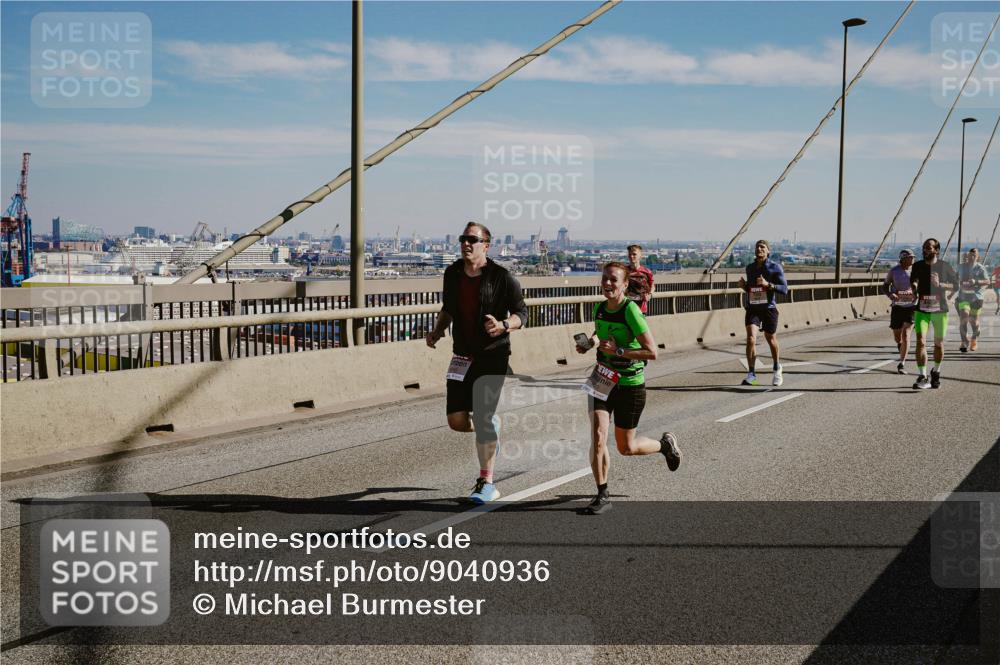 03.10.2025 - Köhlbrandbrückenlauf Michael Burmester http://msf.ph/oto/9040936 03.10.2025 12:22:08 Position 1  meine-sportfotos.de