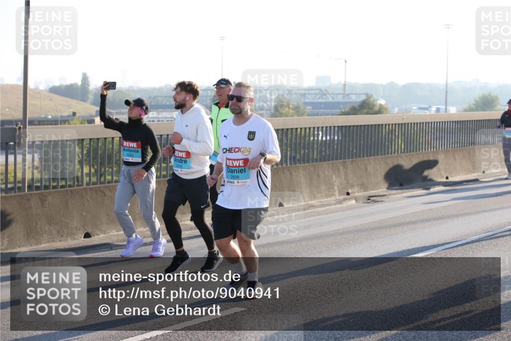 03.10.2025 - Köhlbrandbrückenlauf Lena Gebhardt http://msf.ph/oto/9040941 03.10.2025 09:25:20 Position 1 2293, 2254, 24, 2836 meine-sportfotos.de