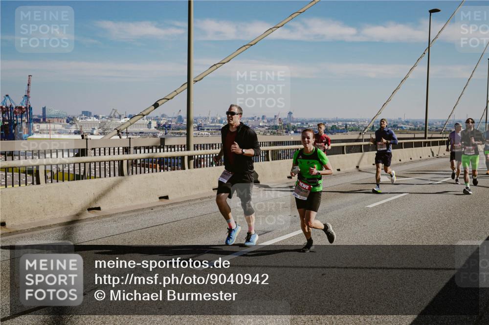 03.10.2025 - Köhlbrandbrückenlauf Michael Burmester http://msf.ph/oto/9040942 03.10.2025 12:22:08 Position 1  meine-sportfotos.de