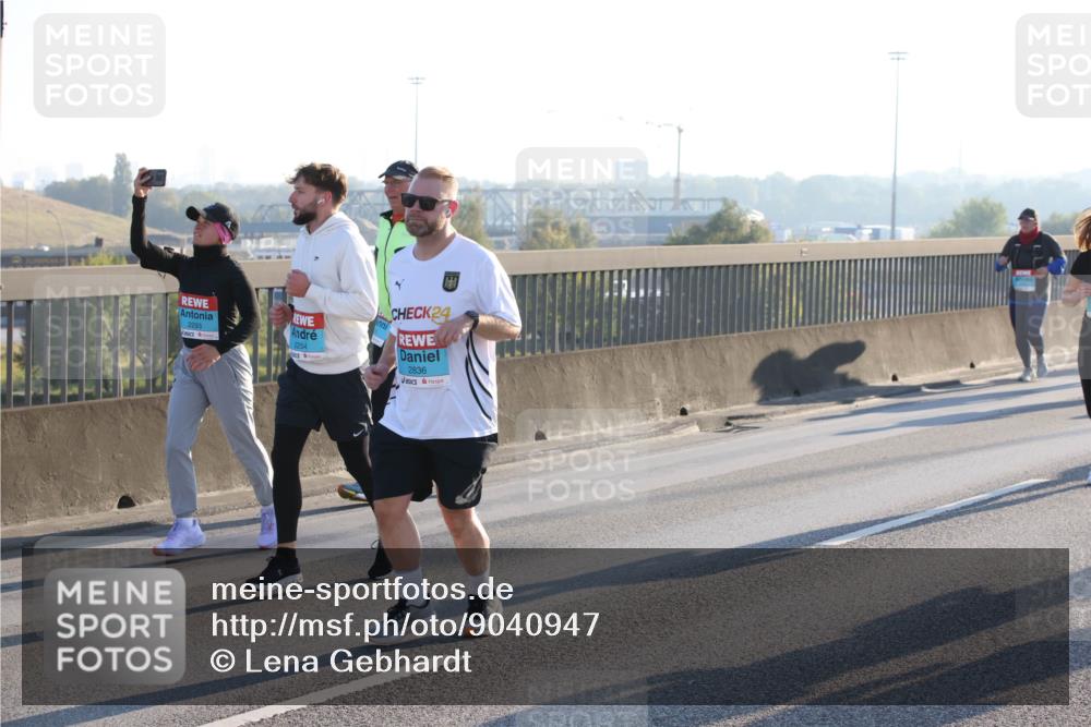 03.10.2025 - Köhlbrandbrückenlauf Lena Gebhardt http://msf.ph/oto/9040947 03.10.2025 09:25:20 Position 1 2293, 2254, 24, 2836 meine-sportfotos.de