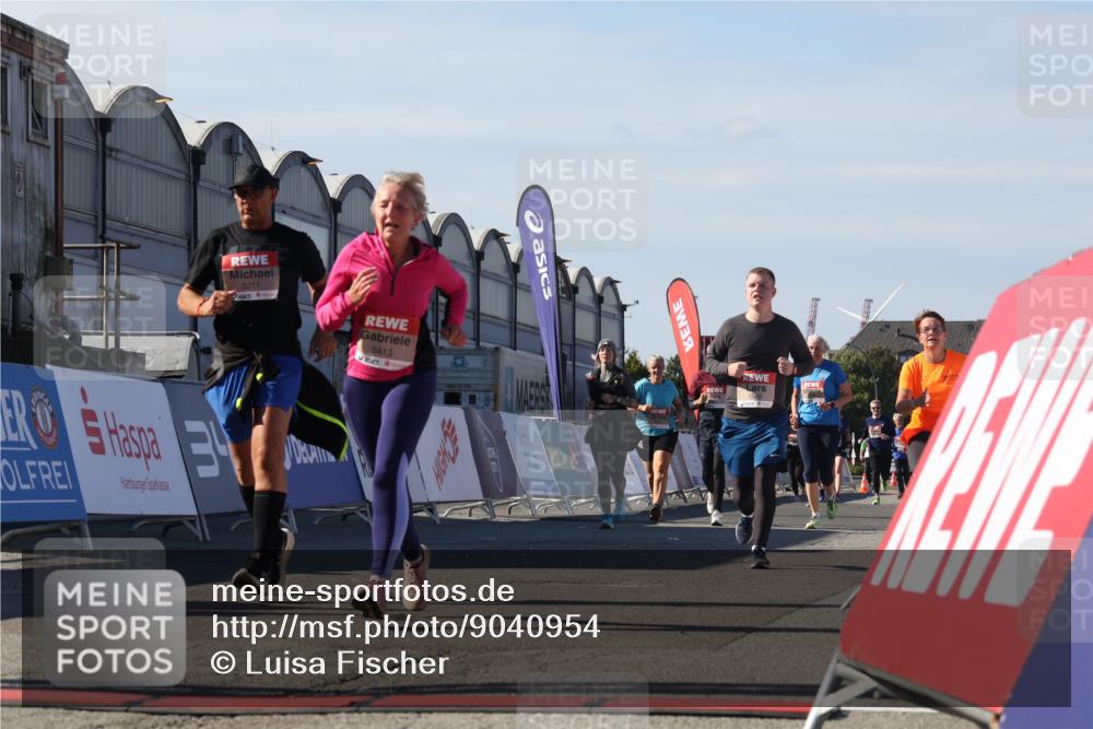03.10.2025 - Köhlbrandbrückenlauf Luisa Fischer http://msf.ph/oto/9040954 03.10.2025 13:33:23 Ziel 4755, 4775, 5211, 5413, 5549, 5783, 6276 meine-sportfotos.de