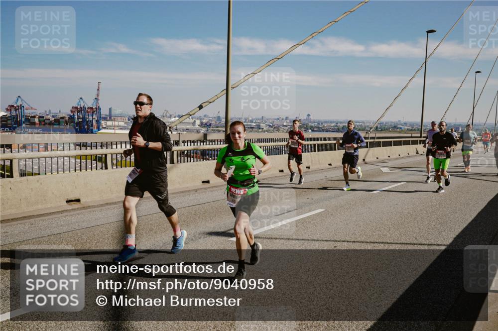 03.10.2025 - Köhlbrandbrückenlauf Michael Burmester http://msf.ph/oto/9040958 03.10.2025 12:22:09 Position 1  meine-sportfotos.de