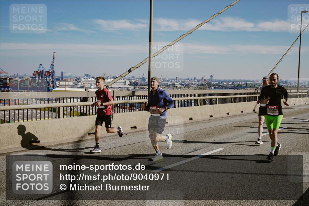 03.10.2025 - Köhlbrandbrückenlauf Michael Burmester http://msf.ph/oto/9040971 03.10.2025 12:22:11 Position 1  meine-sportfotos.de