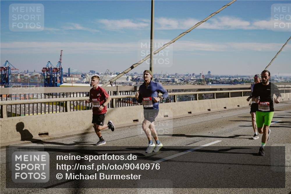 03.10.2025 - Köhlbrandbrückenlauf Michael Burmester http://msf.ph/oto/9040976 03.10.2025 12:22:11 Position 1  meine-sportfotos.de