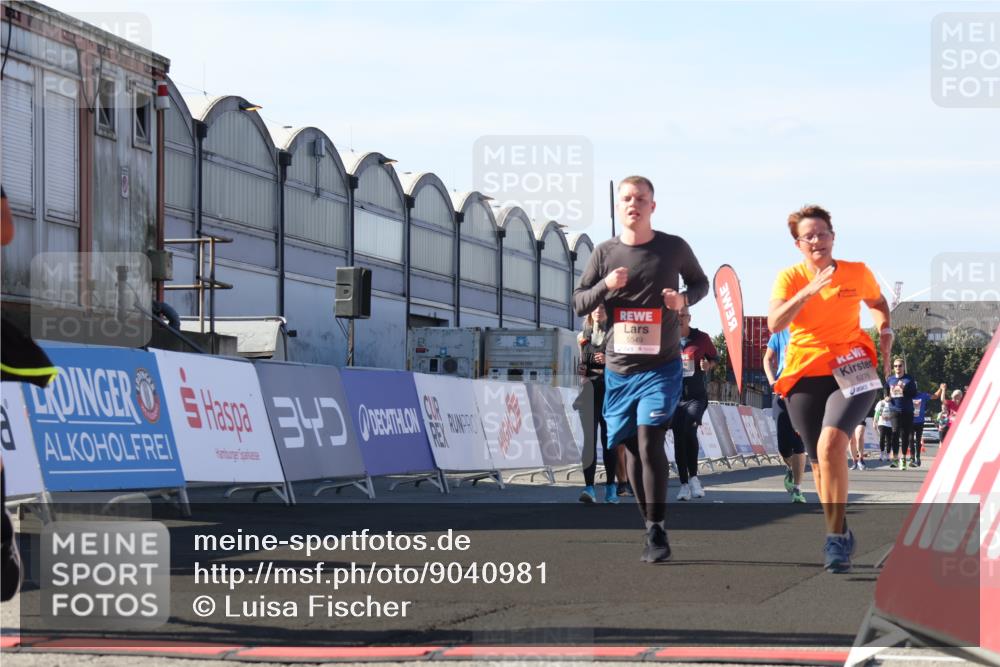 03.10.2025 - Köhlbrandbrückenlauf Luisa Fischer http://msf.ph/oto/9040981 03.10.2025 13:33:25 Ziel 4755, 4775, 5211, 5413, 5549, 5783, 6276 meine-sportfotos.de