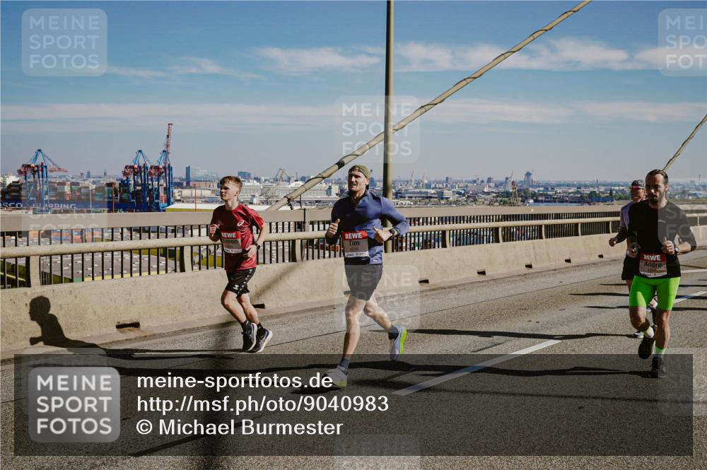 03.10.2025 - Köhlbrandbrückenlauf Michael Burmester http://msf.ph/oto/9040983 03.10.2025 12:22:11 Position 1 4518 meine-sportfotos.de