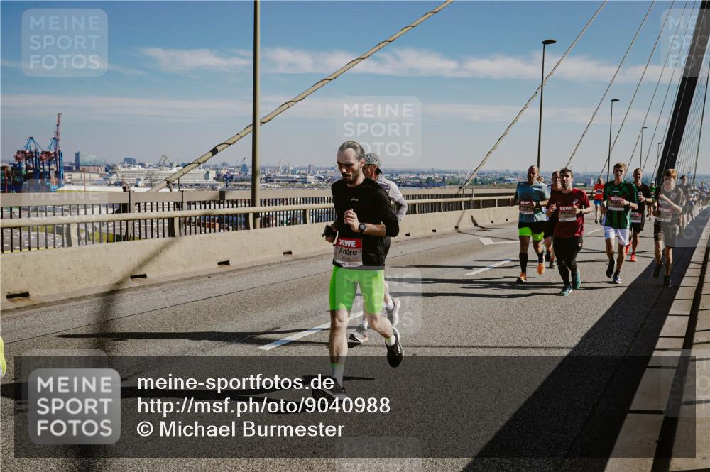 03.10.2025 - Köhlbrandbrückenlauf Michael Burmester http://msf.ph/oto/9040988 03.10.2025 12:22:12 Position 1 4016 meine-sportfotos.de