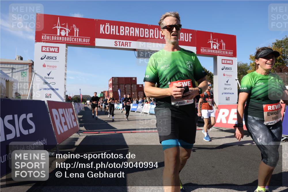 03.10.2025 - Köhlbrandbrückenlauf Lena Gebhardt http://msf.ph/oto/9040994 03.10.2025 13:17:05 Ziel 4242, 4331, 4359, 4361, 4861, 4978, 4982, 5033, 5073, 5087, 5090, 5100, 5302, 5479, 5667, 5840, 6474, 6623, 6626, 6658 meine-sportfotos.de