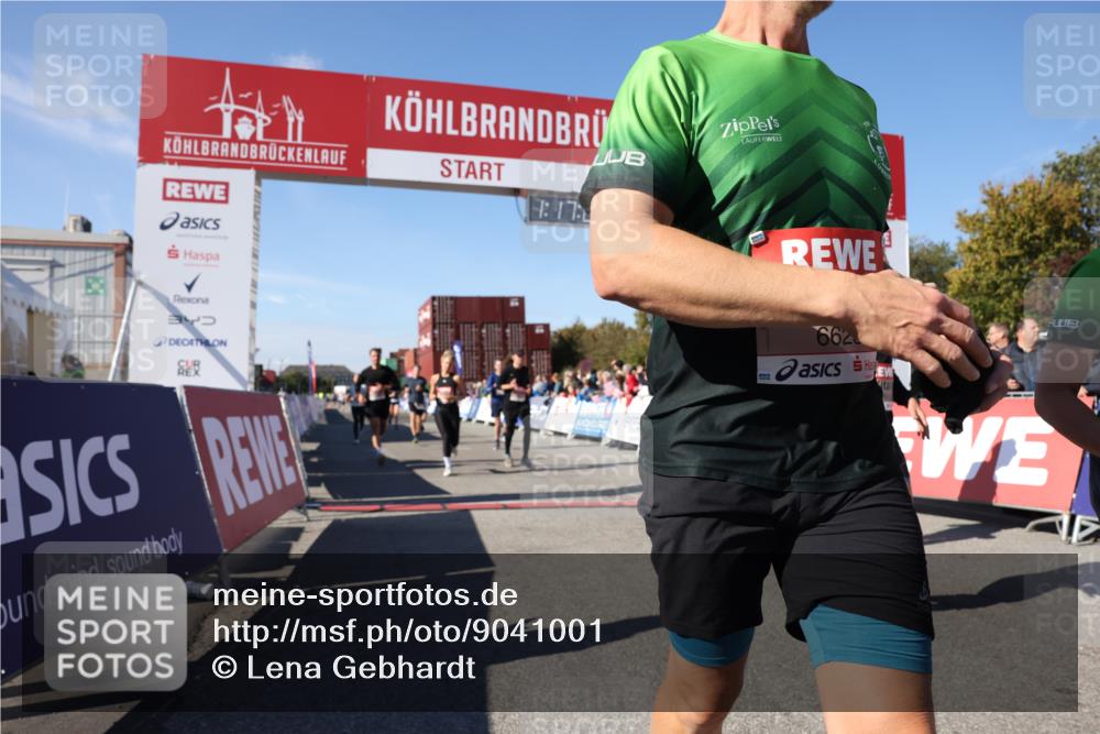 03.10.2025 - Köhlbrandbrückenlauf Lena Gebhardt http://msf.ph/oto/9041001 03.10.2025 13:17:05 Ziel 4242, 4331, 4359, 4361, 4861, 4978, 4982, 5033, 5073, 5087, 5090, 5100, 5302, 5479, 5667, 5840, 6474, 6623, 6626, 6658 meine-sportfotos.de