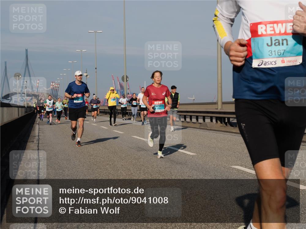 03.10.2025 - Köhlbrandbrückenlauf Fabian Wolf http://msf.ph/oto/9041008 03.10.2025 09:54:53 Position 3 1705, 3167 meine-sportfotos.de