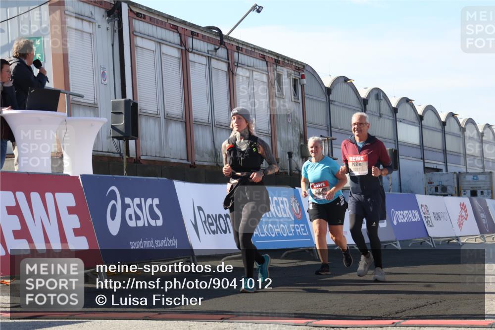 03.10.2025 - Köhlbrandbrückenlauf Luisa Fischer http://msf.ph/oto/9041012 03.10.2025 13:33:30 Ziel 4006, 5179, 5211, 5281, 5413, 5549, 6094, 6276 meine-sportfotos.de