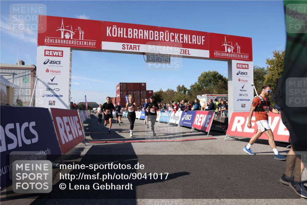 03.10.2025 - Köhlbrandbrückenlauf Lena Gebhardt http://msf.ph/oto/9041017 03.10.2025 13:17:05 Ziel 4242, 4331, 4359, 4361, 4861, 4978, 4982, 5033, 5073, 5087, 5090, 5100, 5302, 5479, 5667, 5840, 6474, 6623, 6626, 6658 meine-sportfotos.de