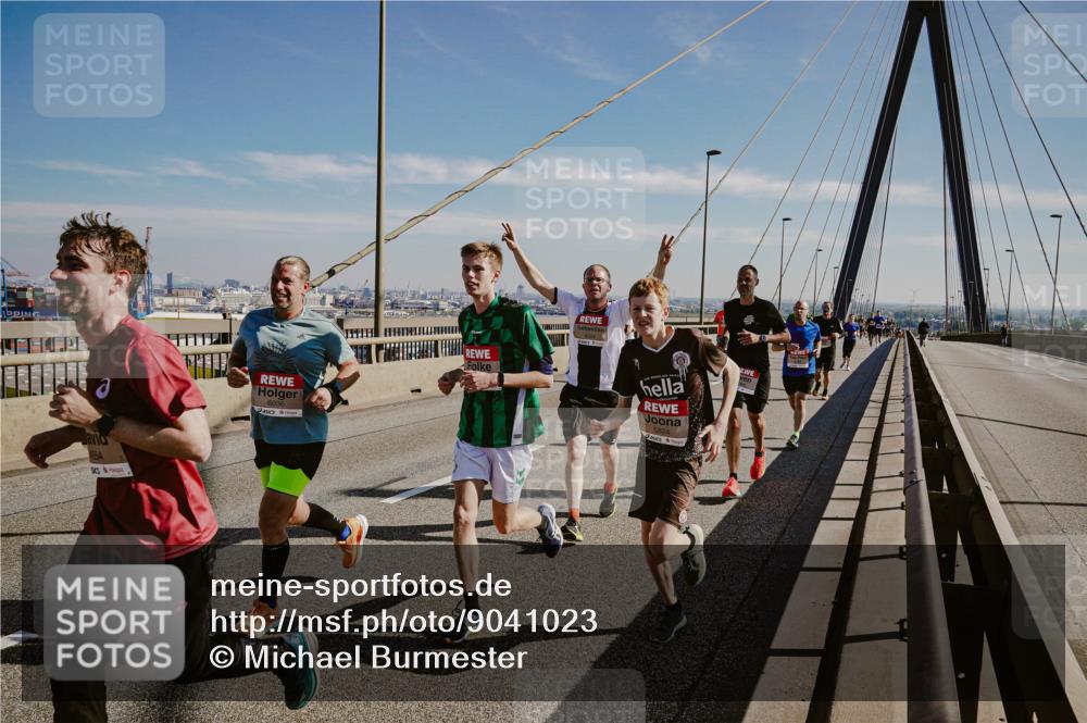 03.10.2025 - Köhlbrandbrückenlauf Michael Burmester http://msf.ph/oto/9041023 03.10.2025 12:22:14 Position 1 6036 meine-sportfotos.de
