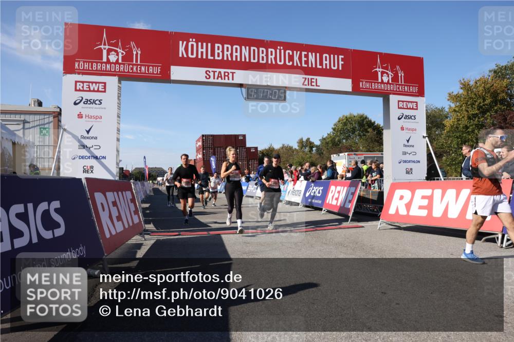 03.10.2025 - Köhlbrandbrückenlauf Lena Gebhardt http://msf.ph/oto/9041026 03.10.2025 13:17:06 Ziel 4242, 4331, 4359, 4361, 4861, 4978, 4982, 5033, 5073, 5087, 5090, 5100, 5479, 5667, 5840, 6431, 6474, 6623, 6626 meine-sportfotos.de