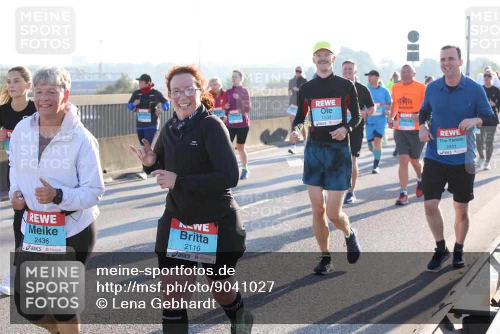 03.10.2025 - Köhlbrandbrückenlauf Lena Gebhardt http://msf.ph/oto/9041027 03.10.2025 09:25:22 Position 1 2436, 2116, 1539, 2451 meine-sportfotos.de