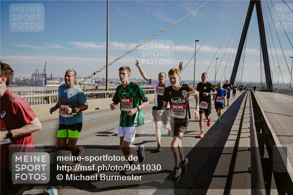 03.10.2025 - Köhlbrandbrückenlauf Michael Burmester http://msf.ph/oto/9041030 03.10.2025 12:22:14 Position 1 6167, 5824 meine-sportfotos.de
