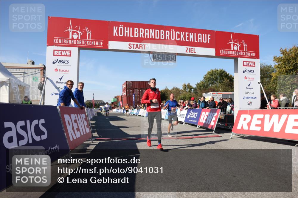 03.10.2025 - Köhlbrandbrückenlauf Lena Gebhardt http://msf.ph/oto/9041031 03.10.2025 12:57:40 Ziel 4032, 4037, 4076, 4105, 4518, 6020, 6122, 6371, 6767, 6809 meine-sportfotos.de