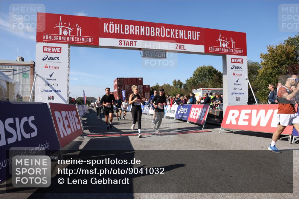03.10.2025 - Köhlbrandbrückenlauf Lena Gebhardt http://msf.ph/oto/9041032 03.10.2025 13:17:06 Ziel 4242, 4331, 4359, 4361, 4861, 4978, 4982, 5033, 5073, 5087, 5090, 5100, 5479, 5667, 5840, 6431, 6474, 6623, 6626 meine-sportfotos.de