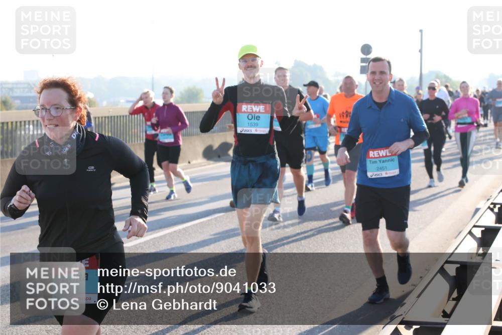 03.10.2025 - Köhlbrandbrückenlauf Lena Gebhardt http://msf.ph/oto/9041033 03.10.2025 09:25:22 Position 1 2116, 1539, 2451 meine-sportfotos.de