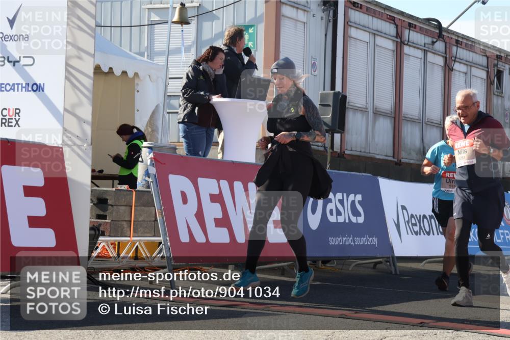 03.10.2025 - Köhlbrandbrückenlauf Luisa Fischer http://msf.ph/oto/9041034 03.10.2025 13:33:31 Ziel 4006, 5179, 5211, 5281, 5413, 5546, 5549, 6094, 6276 meine-sportfotos.de