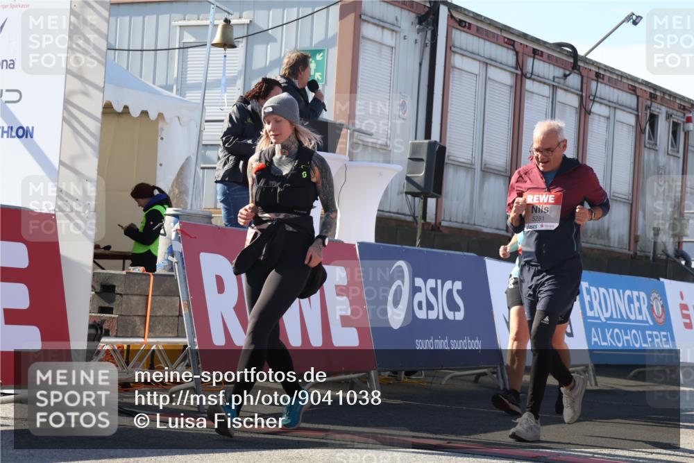 03.10.2025 - Köhlbrandbrückenlauf Luisa Fischer http://msf.ph/oto/9041038 03.10.2025 13:33:31 Ziel 4006, 5179, 5211, 5281, 5413, 5546, 5549, 6094, 6276 meine-sportfotos.de