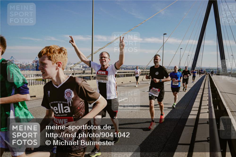 03.10.2025 - Köhlbrandbrückenlauf Michael Burmester http://msf.ph/oto/9041042 03.10.2025 12:22:15 Position 1 50, 4304 meine-sportfotos.de