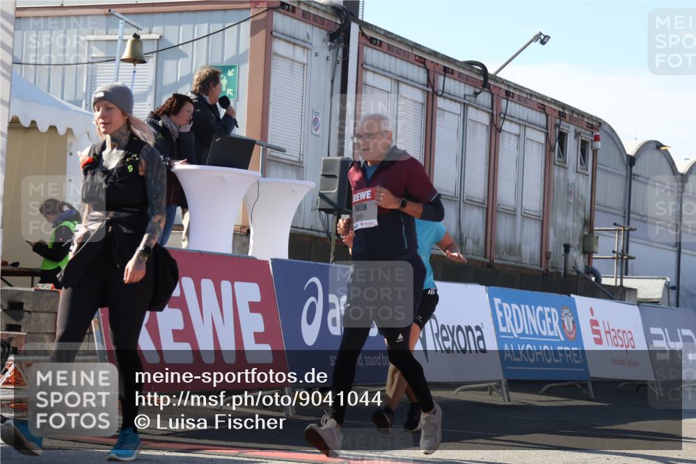 03.10.2025 - Köhlbrandbrückenlauf Luisa Fischer http://msf.ph/oto/9041044 03.10.2025 13:33:32 Ziel 4006, 4744, 5179, 5211, 5281, 5413, 5546, 5549, 6094, 6276 meine-sportfotos.de