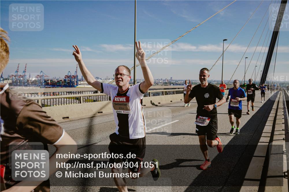 03.10.2025 - Köhlbrandbrückenlauf Michael Burmester http://msf.ph/oto/9041051 03.10.2025 12:22:15 Position 1 4304 meine-sportfotos.de