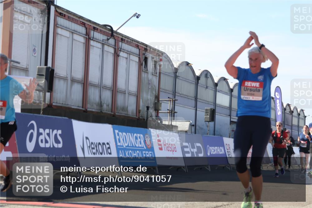 03.10.2025 - Köhlbrandbrückenlauf Luisa Fischer http://msf.ph/oto/9041057 03.10.2025 13:33:32 Ziel 4006, 4744, 5179, 5211, 5281, 5413, 5546, 5549, 6094, 6276 meine-sportfotos.de