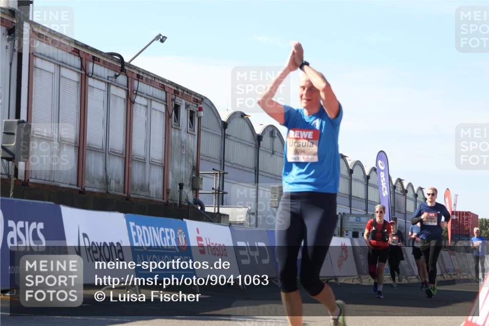 03.10.2025 - Köhlbrandbrückenlauf Luisa Fischer http://msf.ph/oto/9041063 03.10.2025 13:33:33 Ziel 4006, 4744, 5179, 5211, 5281, 5413, 5546, 5549, 6094, 6276 meine-sportfotos.de