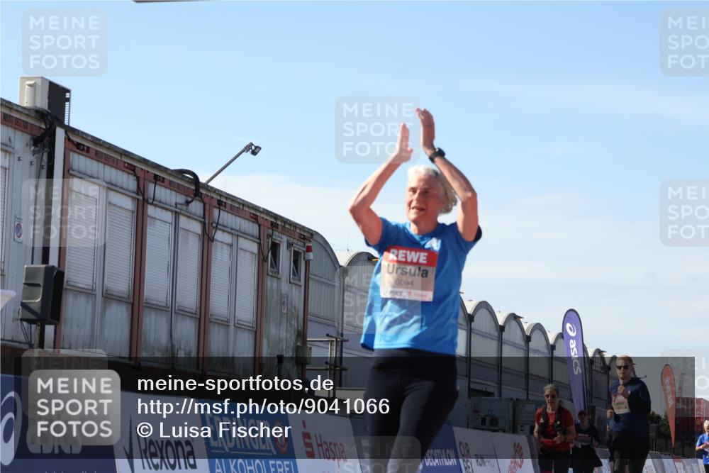 03.10.2025 - Köhlbrandbrückenlauf Luisa Fischer http://msf.ph/oto/9041066 03.10.2025 13:33:33 Ziel 4006, 4744, 5179, 5211, 5281, 5413, 5546, 5549, 6094, 6276 meine-sportfotos.de