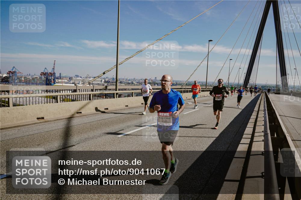 03.10.2025 - Köhlbrandbrückenlauf Michael Burmester http://msf.ph/oto/9041067 03.10.2025 12:22:16 Position 1 4187 meine-sportfotos.de