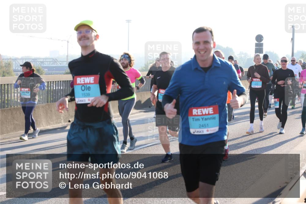 03.10.2025 - Köhlbrandbrückenlauf Lena Gebhardt http://msf.ph/oto/9041068 03.10.2025 09:25:23 Position 1 2415, 1539, 2451 meine-sportfotos.de