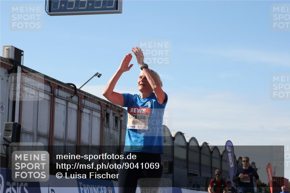 03.10.2025 - Köhlbrandbrückenlauf Luisa Fischer http://msf.ph/oto/9041069 03.10.2025 13:33:33 Ziel 4006, 4744, 5179, 5211, 5281, 5413, 5546, 5549, 6094, 6276 meine-sportfotos.de
