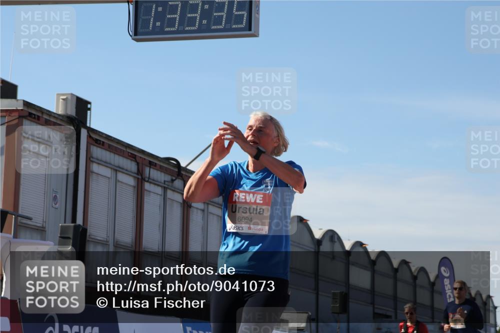 03.10.2025 - Köhlbrandbrückenlauf Luisa Fischer http://msf.ph/oto/9041073 03.10.2025 13:33:34 Ziel 4006, 4744, 5179, 5211, 5281, 5413, 5546, 5549, 6094, 6276 meine-sportfotos.de