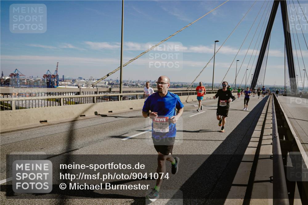 03.10.2025 - Köhlbrandbrückenlauf Michael Burmester http://msf.ph/oto/9041074 03.10.2025 12:22:16 Position 1 4187 meine-sportfotos.de