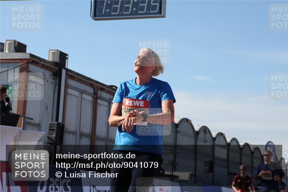 03.10.2025 - Köhlbrandbrückenlauf Luisa Fischer http://msf.ph/oto/9041079 03.10.2025 13:33:34 Ziel 4006, 4744, 5179, 5211, 5281, 5413, 5546, 5549, 6094, 6276 meine-sportfotos.de