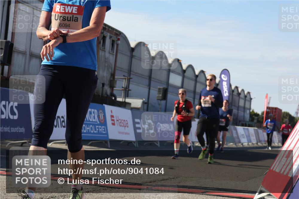 03.10.2025 - Köhlbrandbrückenlauf Luisa Fischer http://msf.ph/oto/9041084 03.10.2025 13:33:34 Ziel 4006, 4744, 5179, 5211, 5281, 5413, 5546, 5549, 6094, 6276 meine-sportfotos.de
