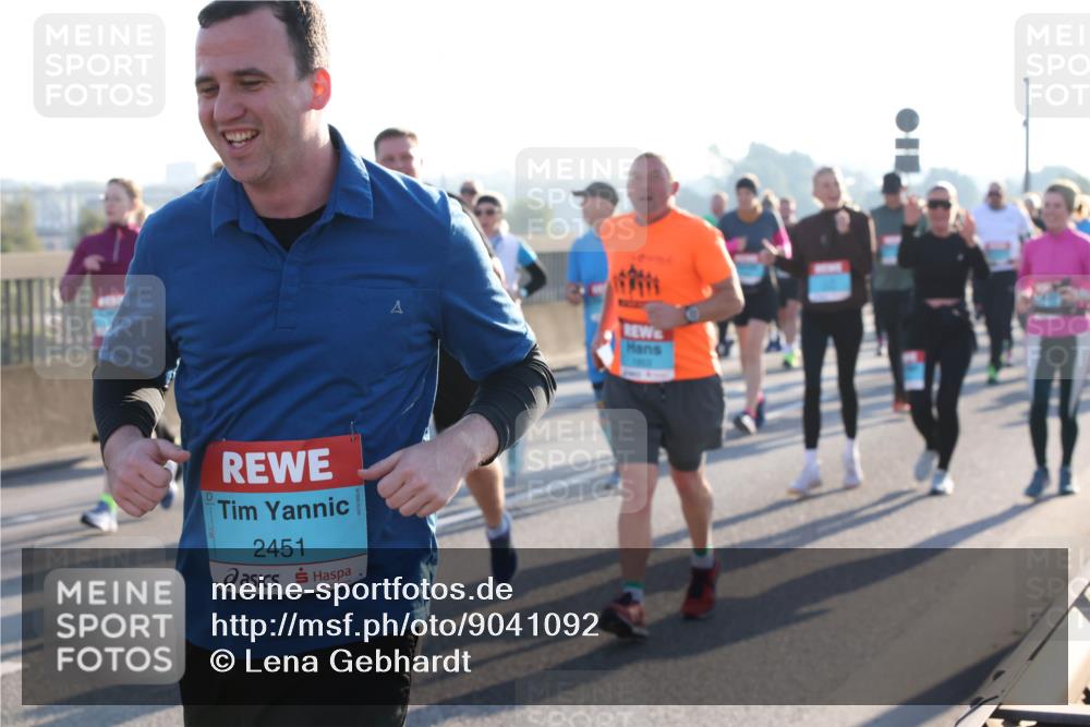 03.10.2025 - Köhlbrandbrückenlauf Lena Gebhardt http://msf.ph/oto/9041092 03.10.2025 09:25:24 Position 1 2451 meine-sportfotos.de