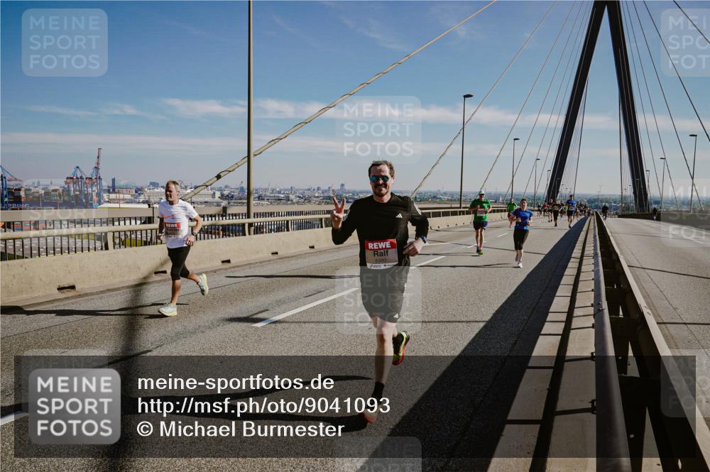 03.10.2025 - Köhlbrandbrückenlauf Michael Burmester http://msf.ph/oto/9041093 03.10.2025 12:22:18 Position 1 6390 meine-sportfotos.de