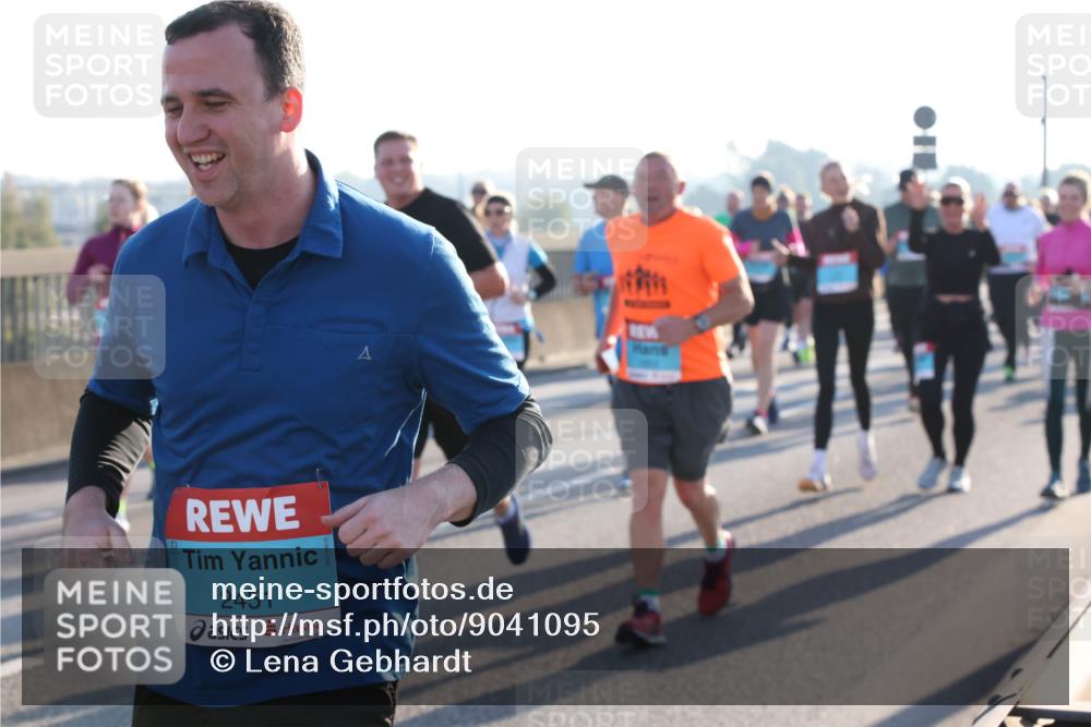 03.10.2025 - Köhlbrandbrückenlauf Lena Gebhardt http://msf.ph/oto/9041095 03.10.2025 09:25:24 Position 1 2451 meine-sportfotos.de