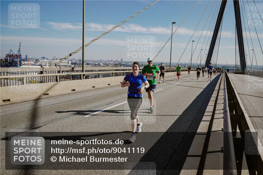 03.10.2025 - Köhlbrandbrückenlauf Michael Burmester http://msf.ph/oto/9041119 03.10.2025 12:22:20 Position 1  meine-sportfotos.de