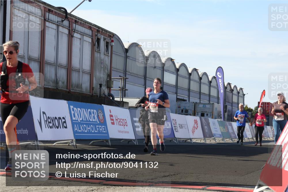 03.10.2025 - Köhlbrandbrückenlauf Luisa Fischer http://msf.ph/oto/9041132 03.10.2025 13:33:37 Ziel 4006, 4744, 5179, 5281, 5367, 5546, 5549, 5579, 6094, 6276, 6734 meine-sportfotos.de