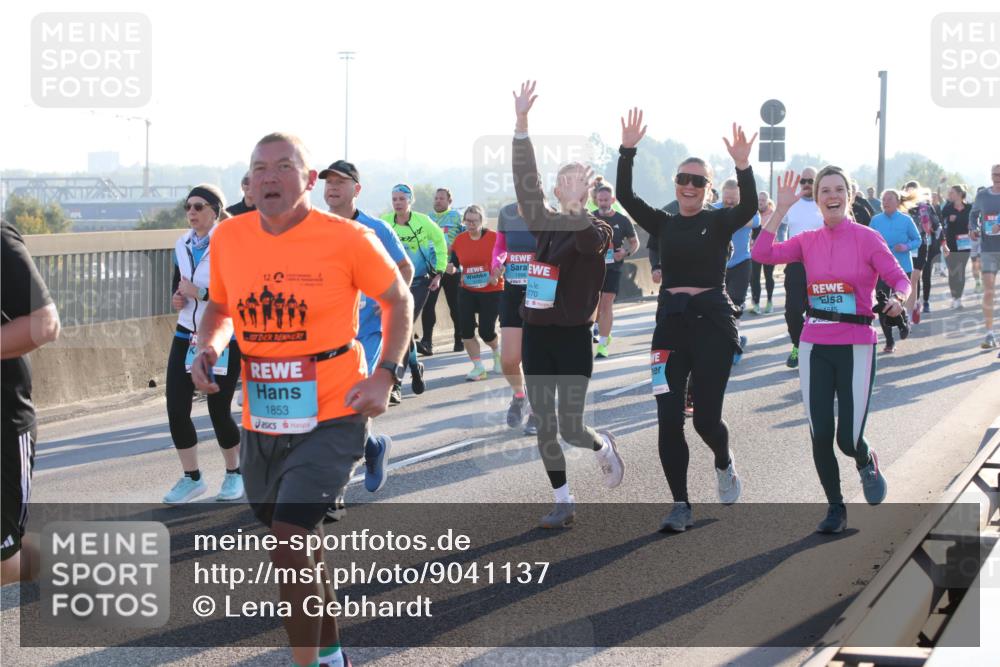 03.10.2025 - Köhlbrandbrückenlauf Lena Gebhardt http://msf.ph/oto/9041137 03.10.2025 09:25:25 Position 1 12, 1853, 770, 1585 meine-sportfotos.de