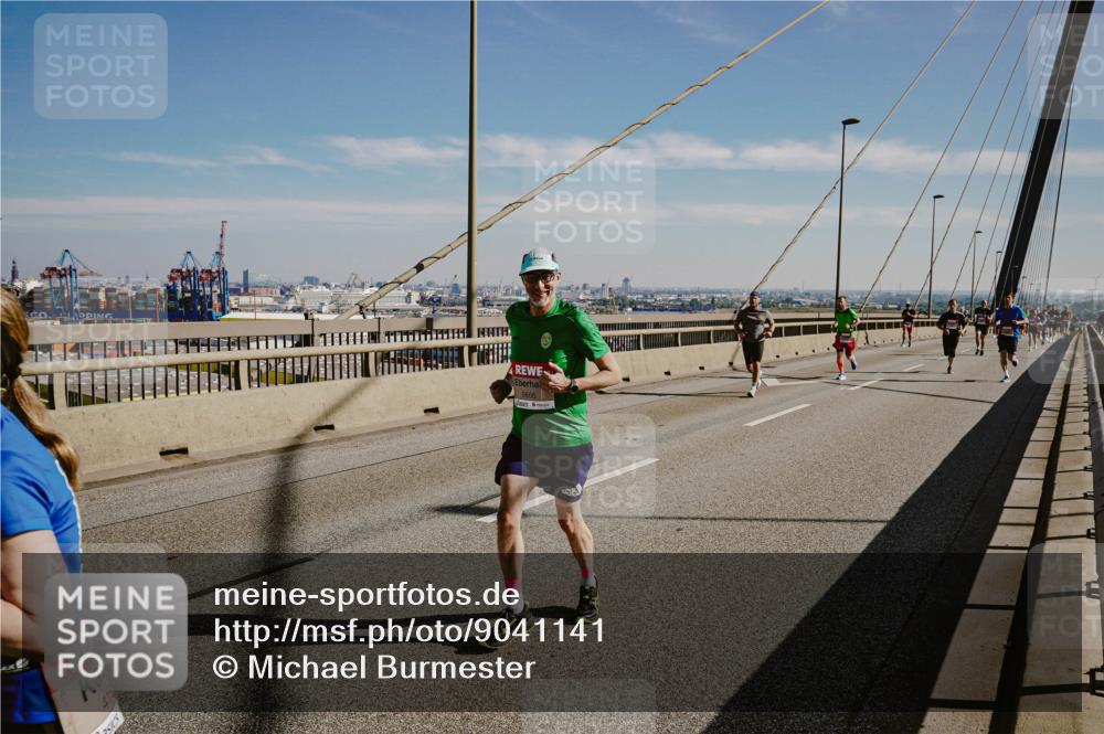 03.10.2025 - Köhlbrandbrückenlauf Michael Burmester http://msf.ph/oto/9041141 03.10.2025 12:22:21 Position 1  meine-sportfotos.de